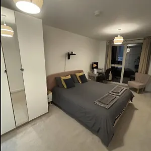  Homestay Wonderful En-suite Bedroom - With Bruno United Kingdom